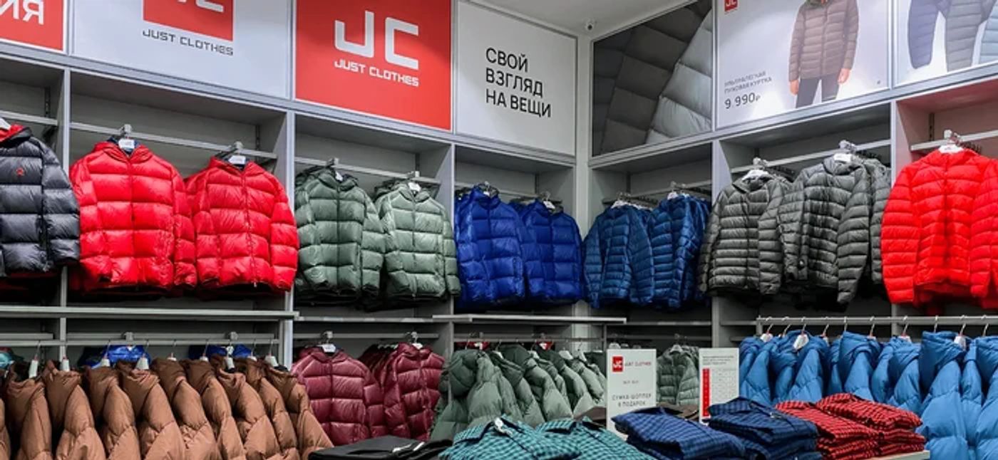 Магазины российской Just Clothes открылись на месте Uniqlo, но быстро закрылись, не сумев заменить высокотехнологичную марку
