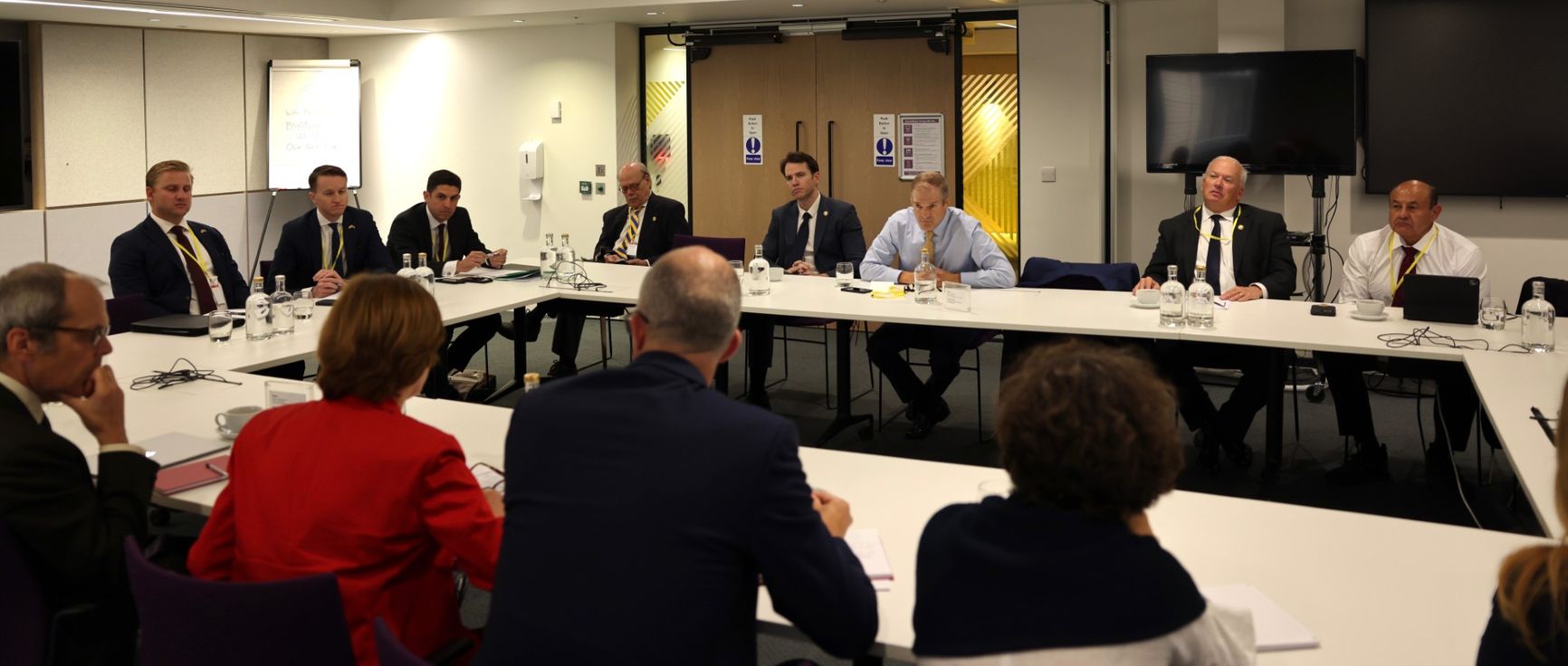 Конгрессмен-республиканец Джим Джордан на переговорах о «свободе слова» с представителями Еврокомиссии в Брюсселе