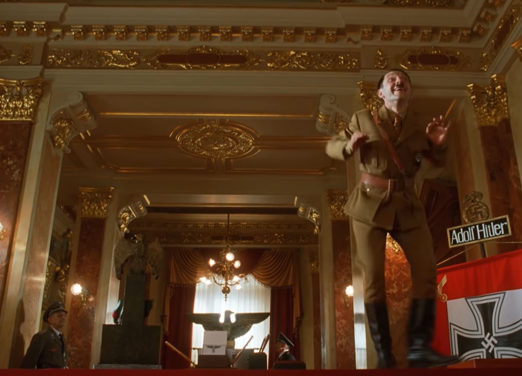 Михаил Крылов в роли Гитлера в фильме «Гитлер капут»