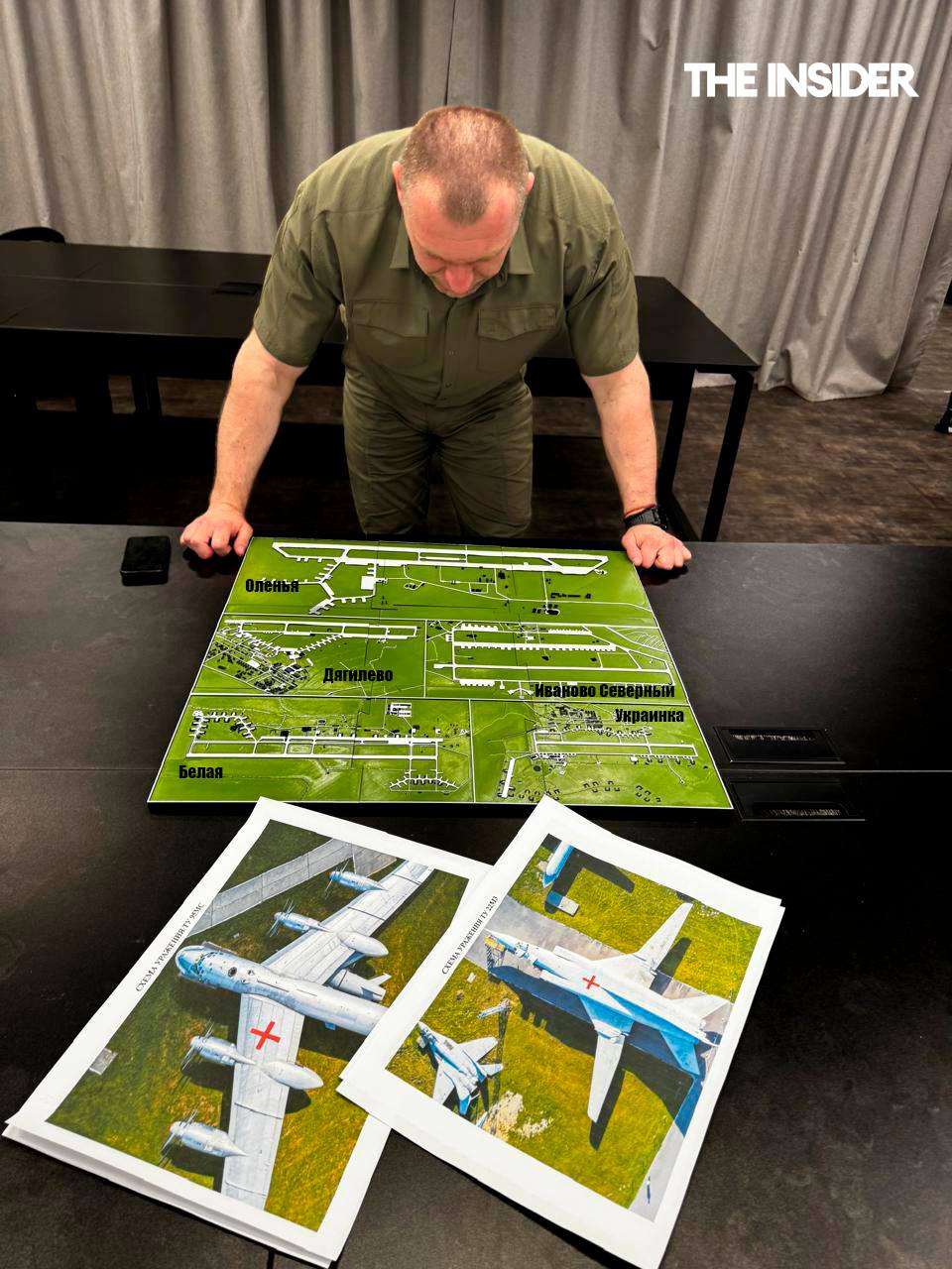 Глава СБУ Василий Малюк над картами пяти российских военных аэродромов