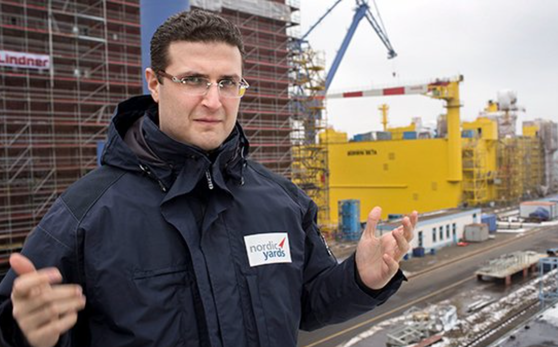 Vitaly Yusufov against the background of Rostock shipyards