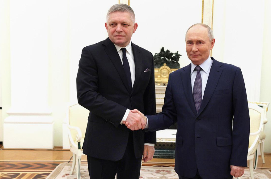 Slovakian PM Robert Fico at a meeting with Vladimir Putin in December 2024.