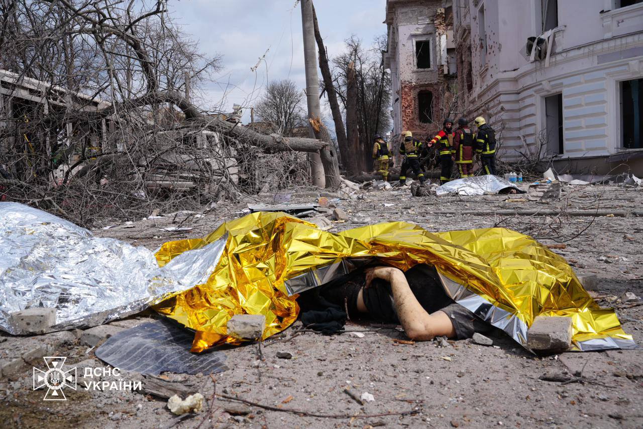 Aftermath of Russia's missile attack on the Ukrainian city of Sumy on April 13, 2025. Photo: State Emergency Service of Ukraine