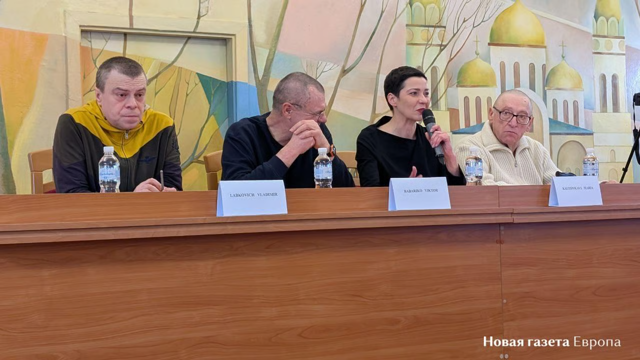 Former political prisoners Viktar Babaryka, Maria Kalesnikava, Uladzimir Labkovich and Aleksandr Feduta speak at a press conference in Chernihiv. Photo: Novaya Gazeta Europe